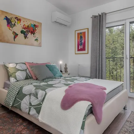 Stunning In With Heated Swimming Pool *