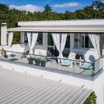 Stunning In With Heated Swimming Pool Apartament