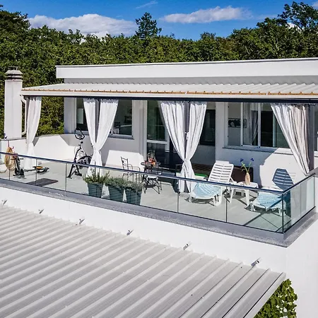 Stunning In With Heated Swimming Pool Lejlighed