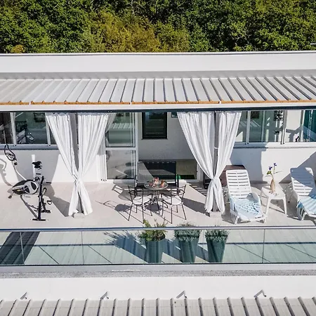 Apartment Beautiful In With Jacuzzi Malinska