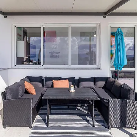 Stunning In With Heated Swimming Pool Appartamento Malinska