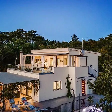 Appartamento Stunning In With Heated Swimming Pool Malinska